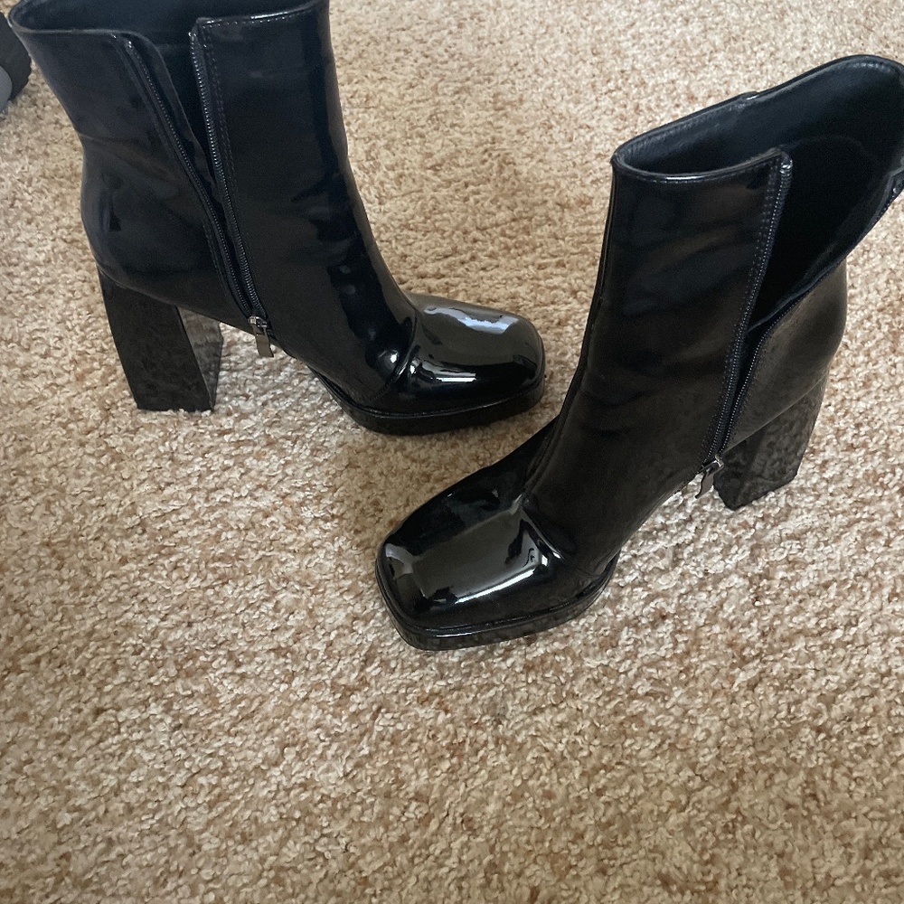 Retro vinyl short boots
